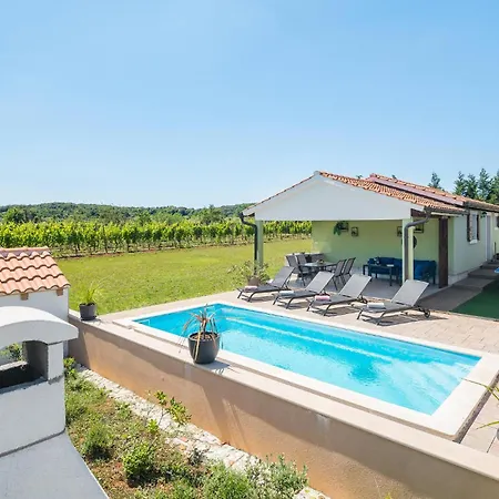 Awesome In With Kitchen Holiday home *