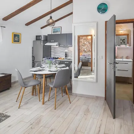 In With 2 Bedrooms, Wifi&outdoor Swimming Pool