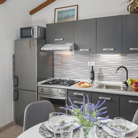 In With 2 Bedrooms, Wifi&outdoor Swimming Pool Vakantiehuis